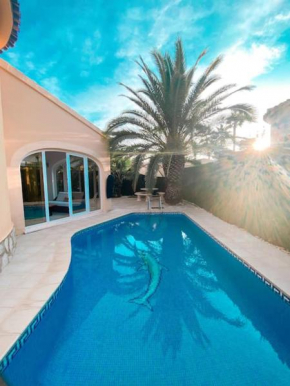 Impresionante Villa con piscina - OLIVA NOVA